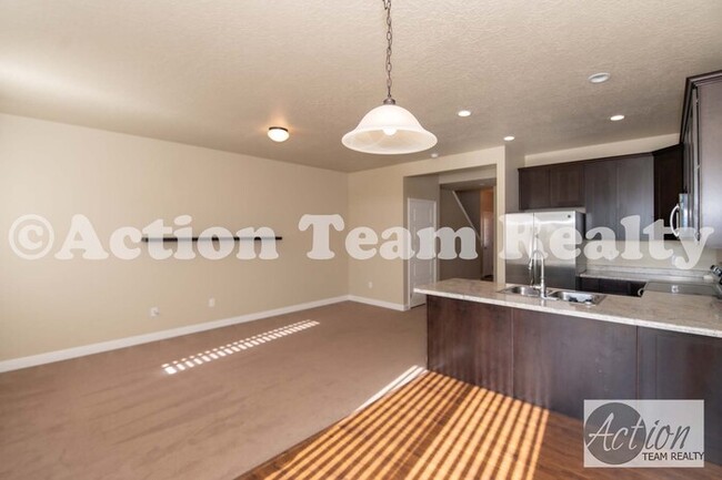 Building Photo - Townhome in Lehi