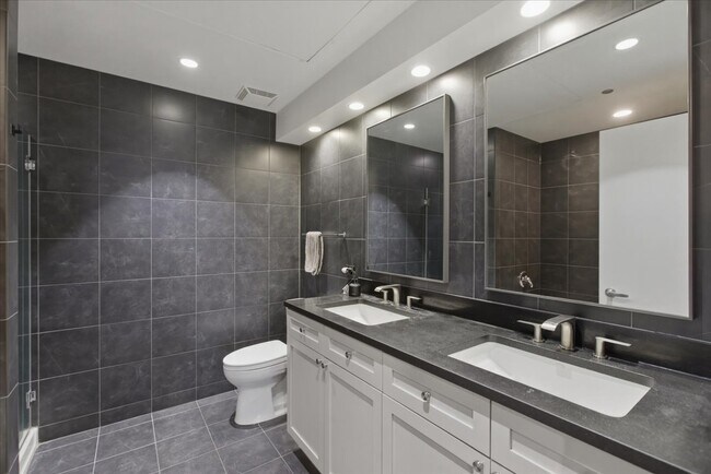 Building Photo - 900 N Kingsbury St