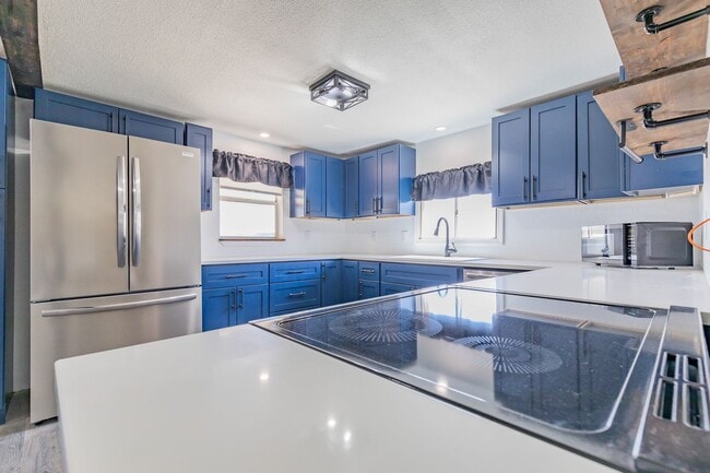 Building Photo - Charming 3 bedroom 2 bath Home with acreage