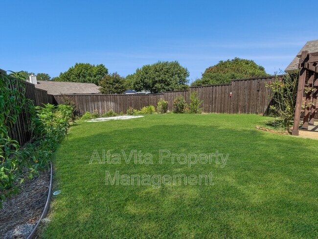 Building Photo - 4213 Avon Ct