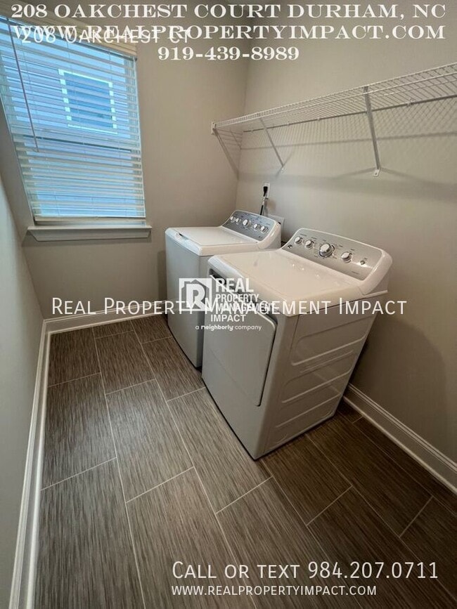 Building Photo - 208 Oakchest Ct