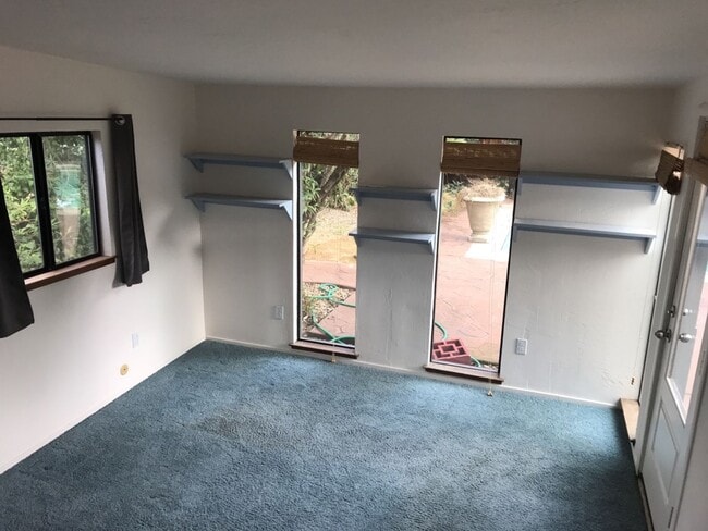 Building Photo - 648 K St