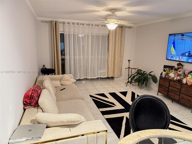 Building Photo - 219 NE 14th Ave