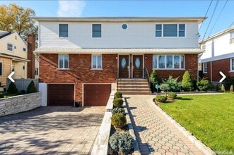 Building Photo - 171 Roslyn Rd