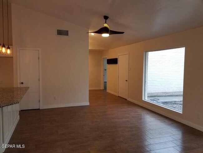 Building Photo - 129 S Apache Gold Lp