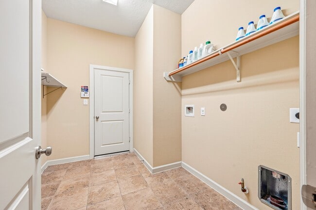 Building Photo - 18315 E Willow Oak Bend Dr