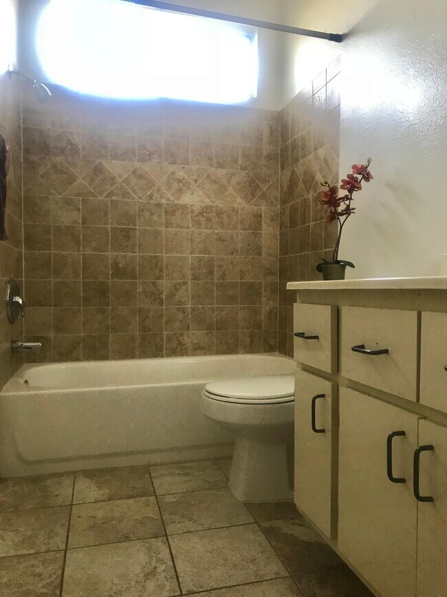 Building Photo - 14400 Dickens St