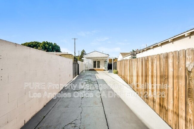 Building Photo - 2912 Covina St