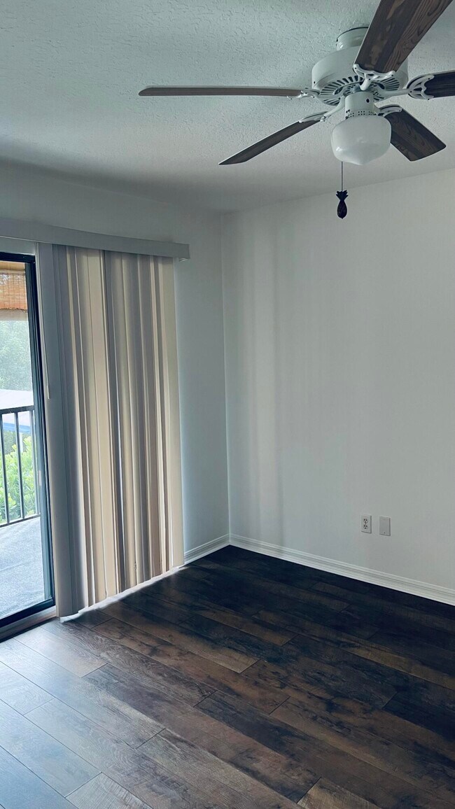 Building Photo - 2454 SE Garden Terrace