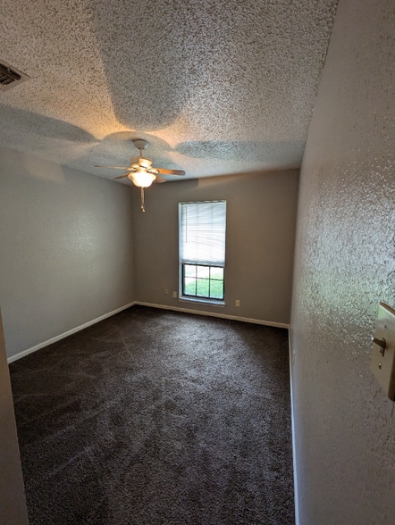 Building Photo - 933 Edwards St