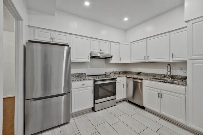 Building Photo - 12883 Cara Dr