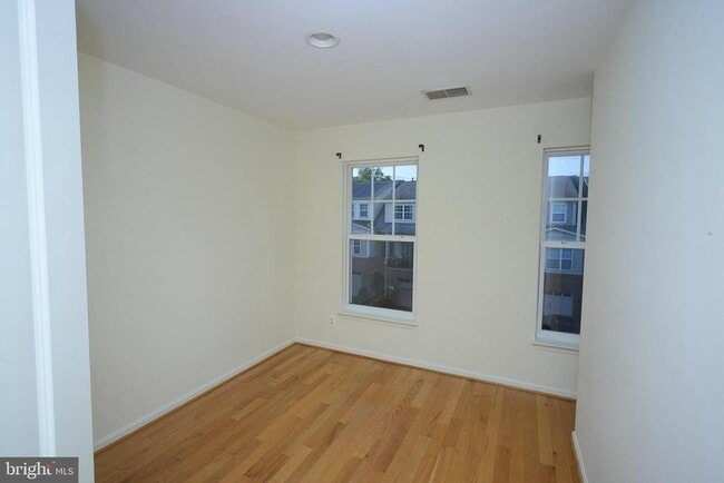 Building Photo - 43259 Sunderleigh Square