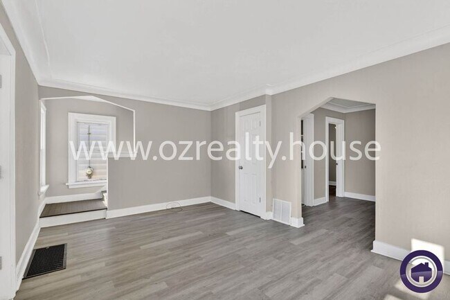 Building Photo - 1840 Marne Ave