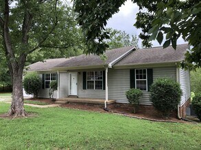 Building Photo - Charming 3BR Home with Spacious Yard in the Heart of Mount Juliet