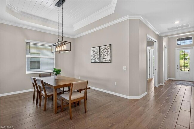 Building Photo - 5856 Sunningdale St