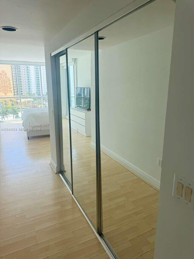 Building Photo - 16400 Collins Ave