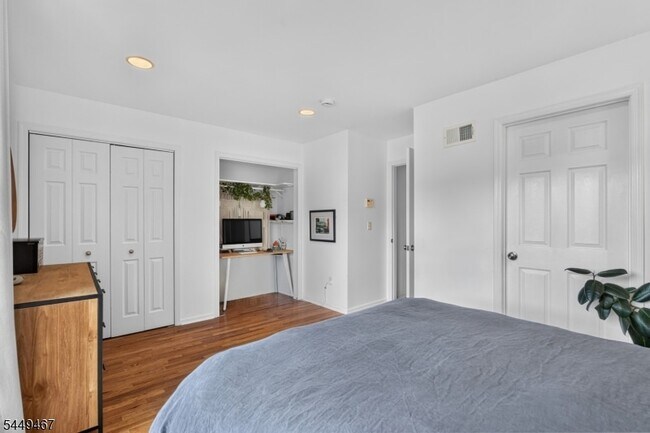 Building Photo - 100 Glenridge Ave