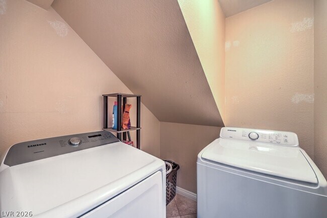 Building Photo - 1918 Pintura Cir