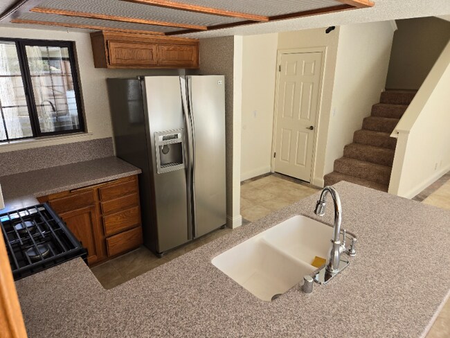 Building Photo - 652 Shady Ln