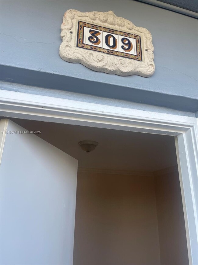 Building Photo - 110 SE 2nd St