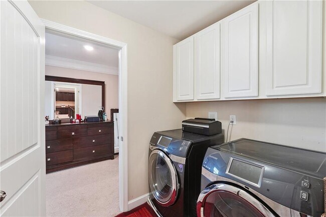 Building Photo - 915 Elmsbrook Ln