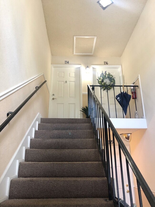 Building Photo - STRATFORD CONVENIENT 1/1 CONDO IN SEMINOLE...