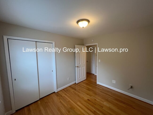 Building Photo - Beautiful Cave Spring Split Level with Bac...