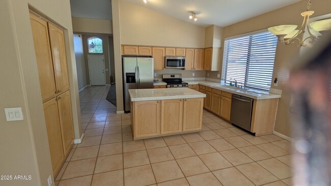 Building Photo - 9071 E Rockwood Dr