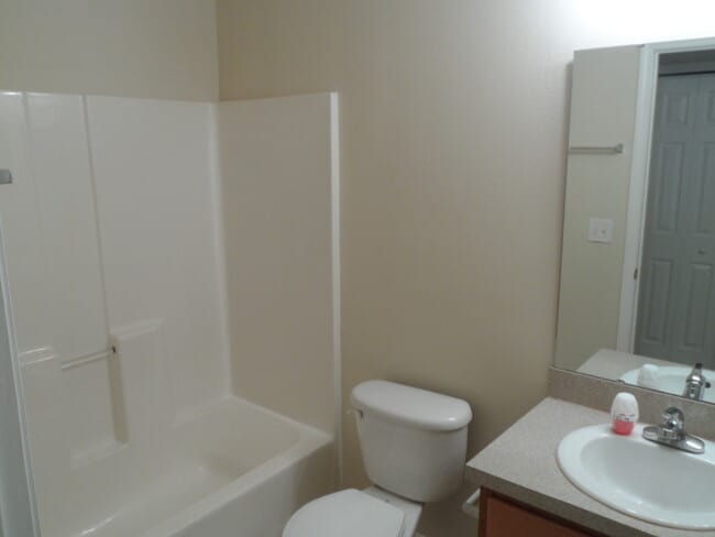 Building Photo - Special $1425 Windsor Falls 2 bedroom Cond...