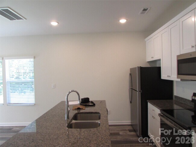 Building Photo - 107 Blakeslee Ct