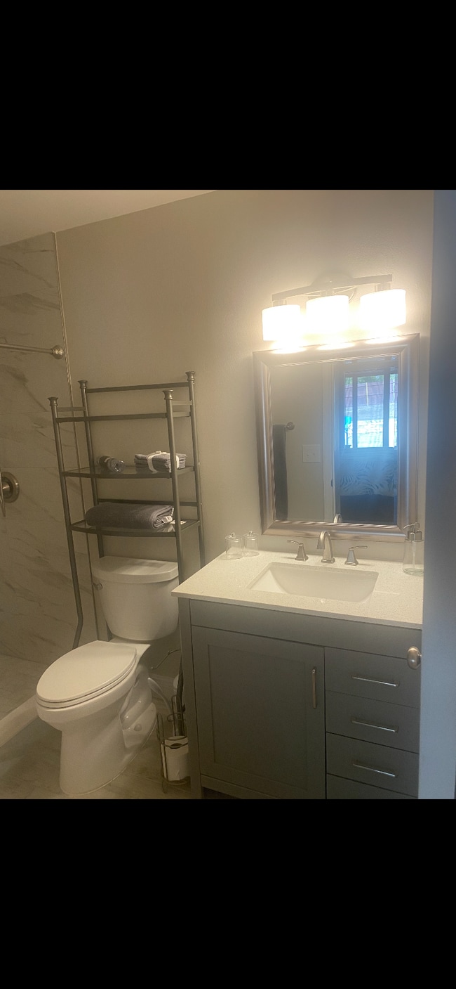 Building Photo - 3501 E Theresa Ln