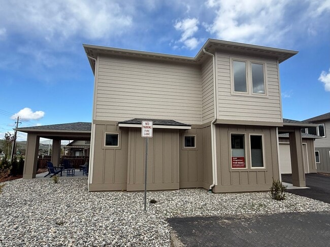 Building Photo - Now renting brand-new 3 bedroom, one study/Den, 2.5 bathroom House $3,650 unfurnished and $6,000 ...