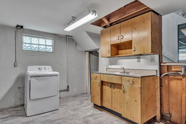 Building Photo - 765 Babler Dr