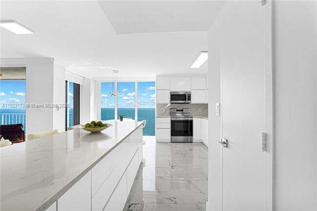 Building Photo - 881 Ocean Dr