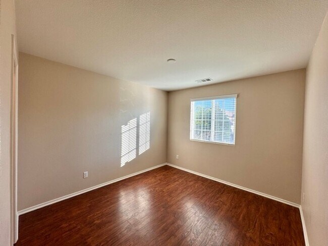 Building Photo - Beautiful Redhawk home located directly ac...