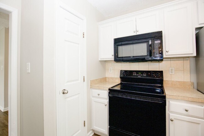 Building Photo - Charming 3 Bed, 2 Bath Rental Home in Raeford, NC - Don't Miss Out!