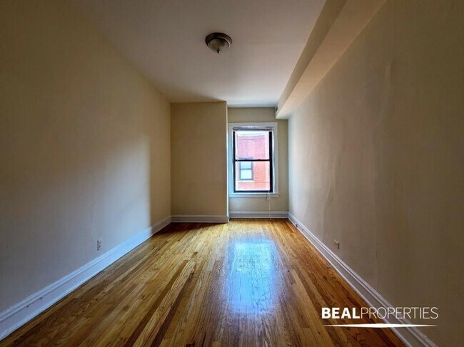 Building Photo - 2 bedroom in CHICAGO IL 60657
