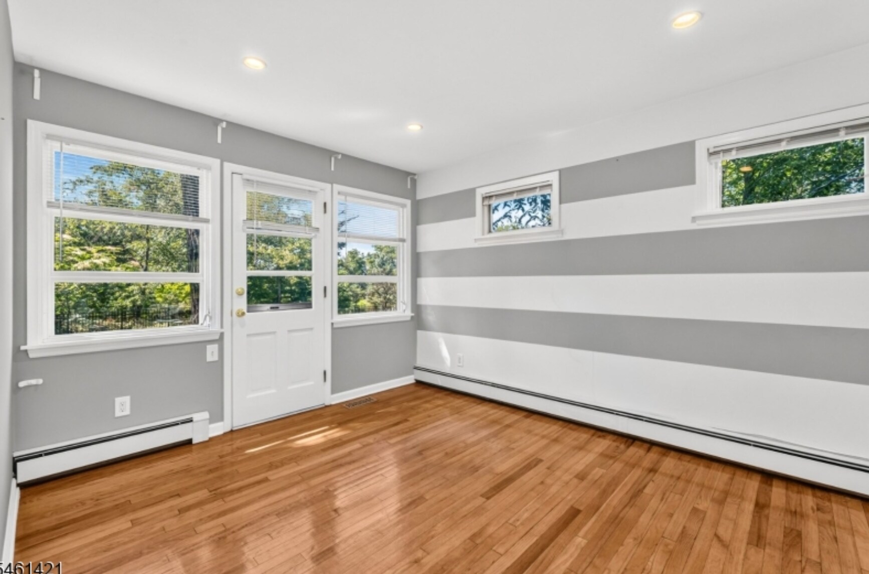 Building Photo - 879 Vosseller Ave