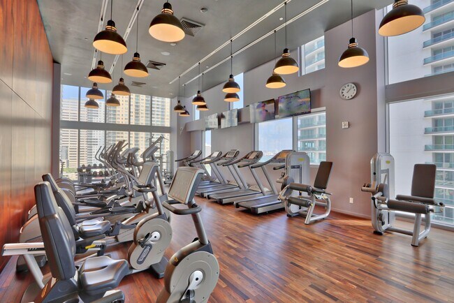 Building Photo - 1300 Brickell Bay Dr