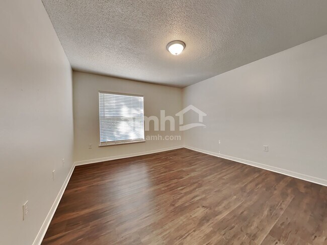 Building Photo - 6686 Gentle Oaks Dr E