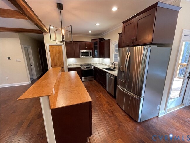 Building Photo - 2948 Pineview Dr