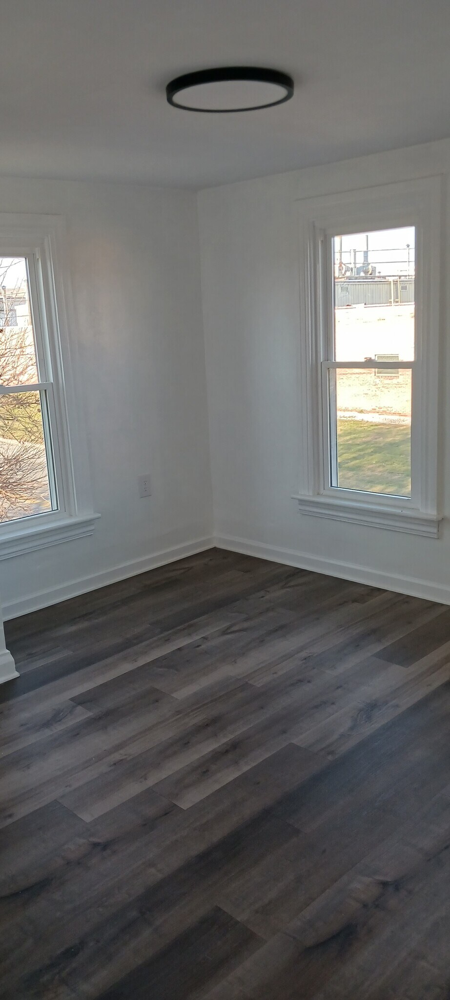 (2 Bedroom Apt) 2nd Bedroom with closet - 86 N Blettner Ave