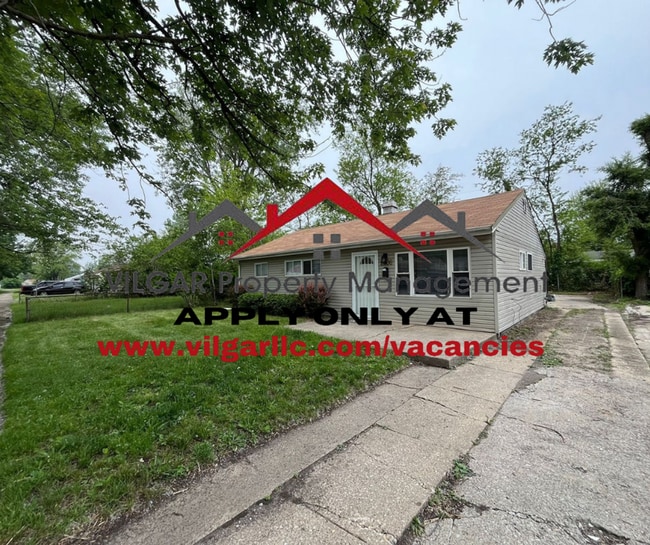 Building Photo - Step into this freshly updated 3 bed, 1 ba...