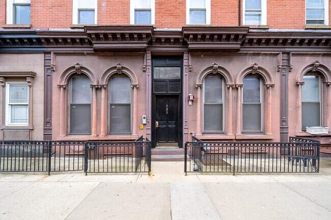 Building Photo - 205 14th St