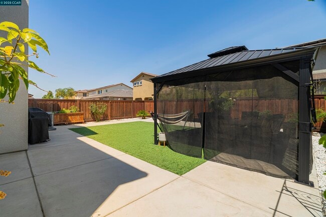 Building Photo - 546 Avanti Way