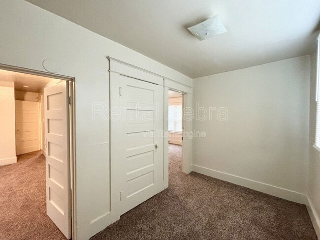 Building Photo - 107 W 19th St