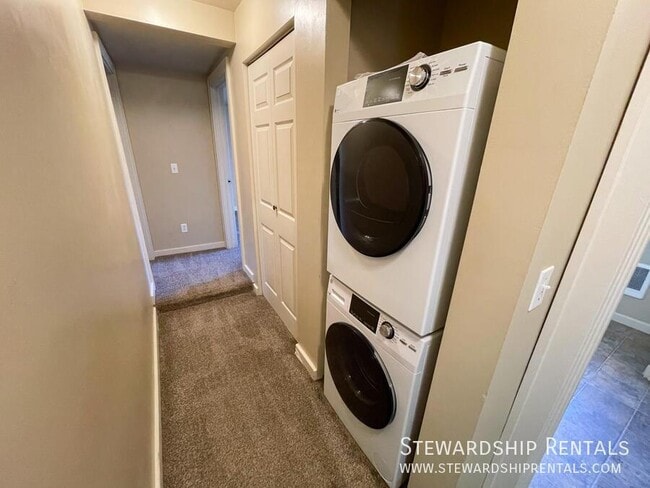 Building Photo - 1648 E 24th Ave