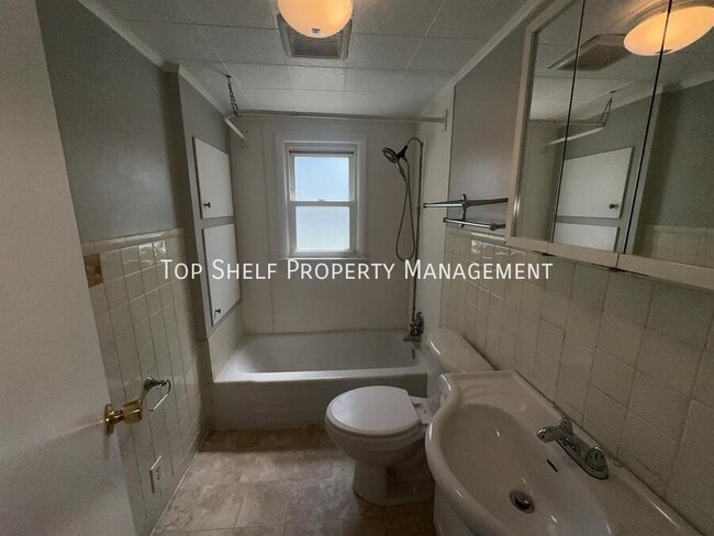 Building Photo - 2108 E 42nd St