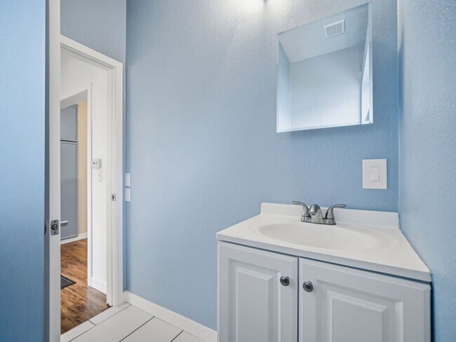 Building Photo - Stunning Updated Home in North Spokane | Bright Interiors, Modern Kitchen & Private Patio