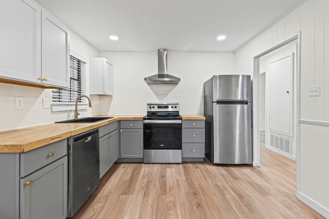 Building Photo - 5925 Couton Dr